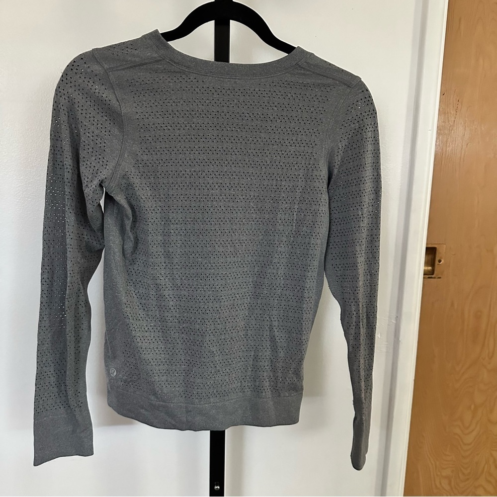 Lululemon Women's Gray Perforated Long-Sleeve Top size 4